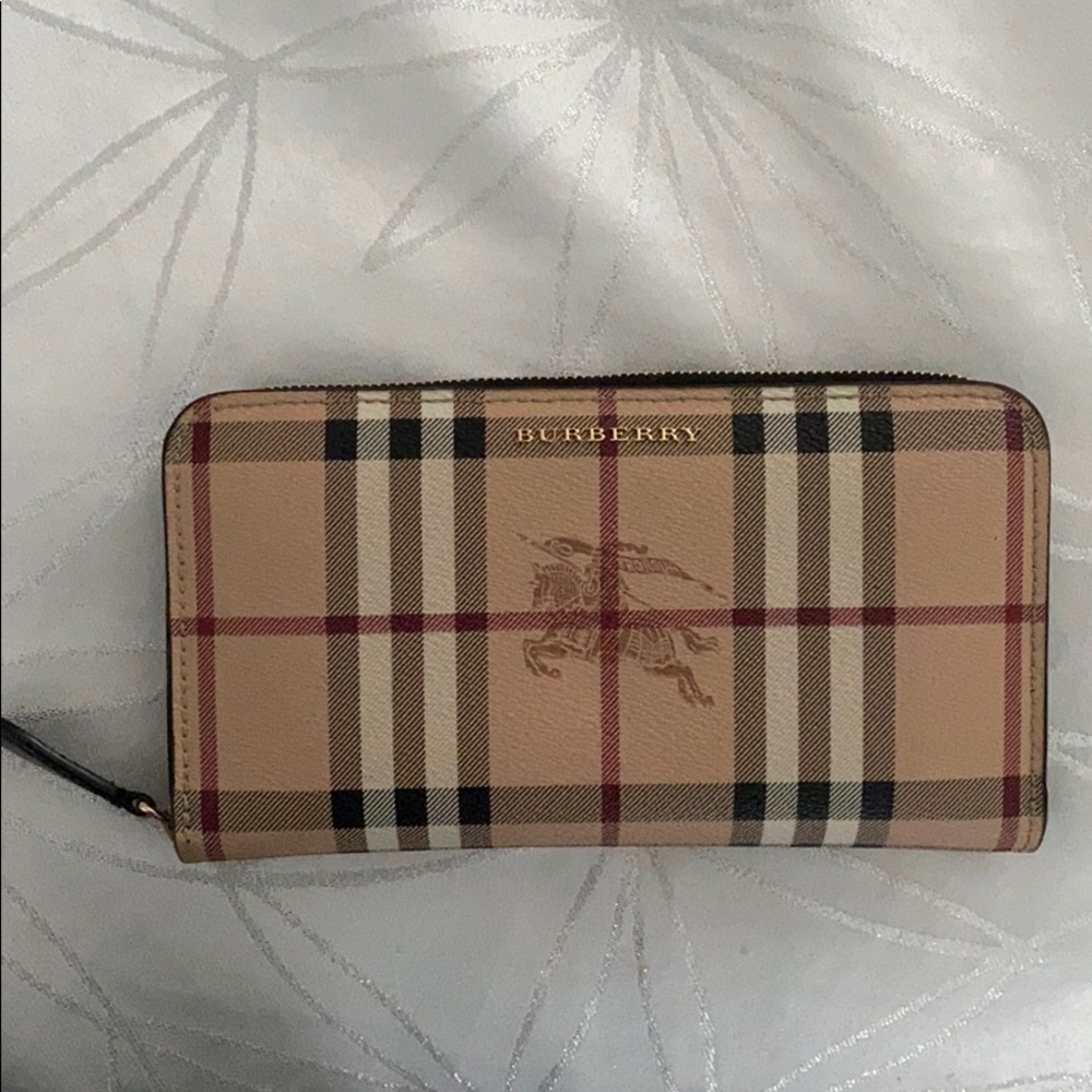 Burberry Check, Zip Continental Wallet